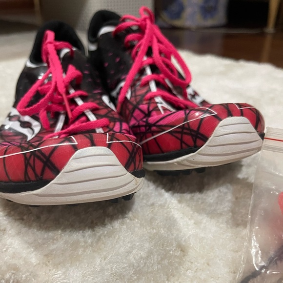 Saucony Track Running spikes with spikes and extra shoelaces used once! - Picture 7 of 9